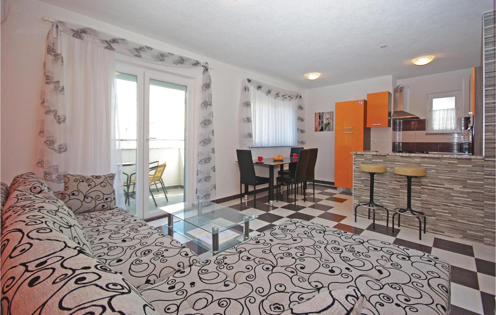 Gorgeous Apartment In Makarska With Wifi Exterior photo