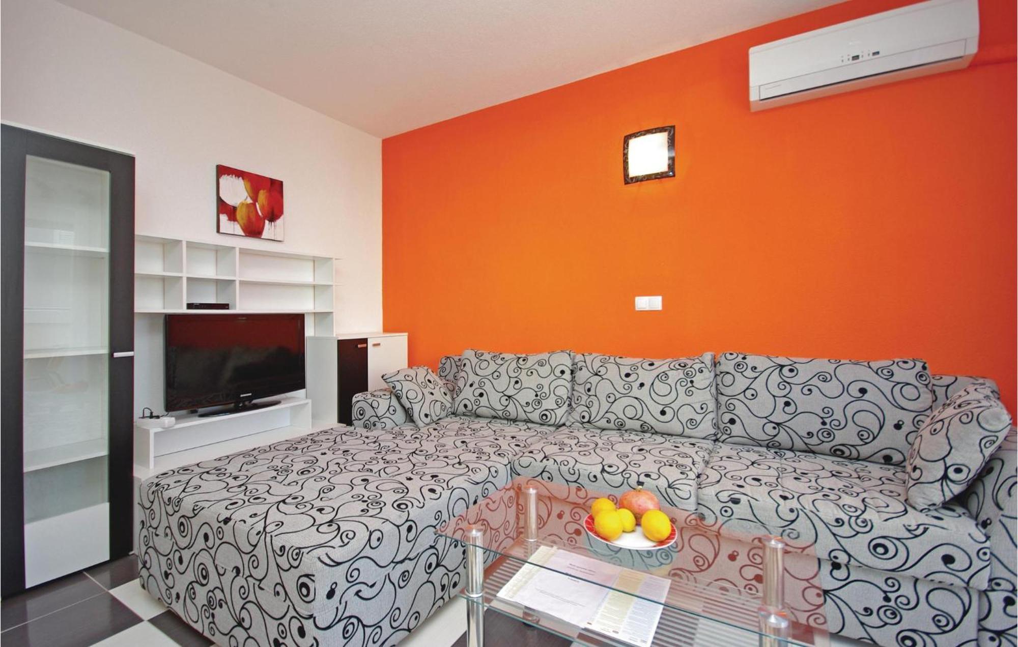 Gorgeous Apartment In Makarska With Wifi Exterior photo