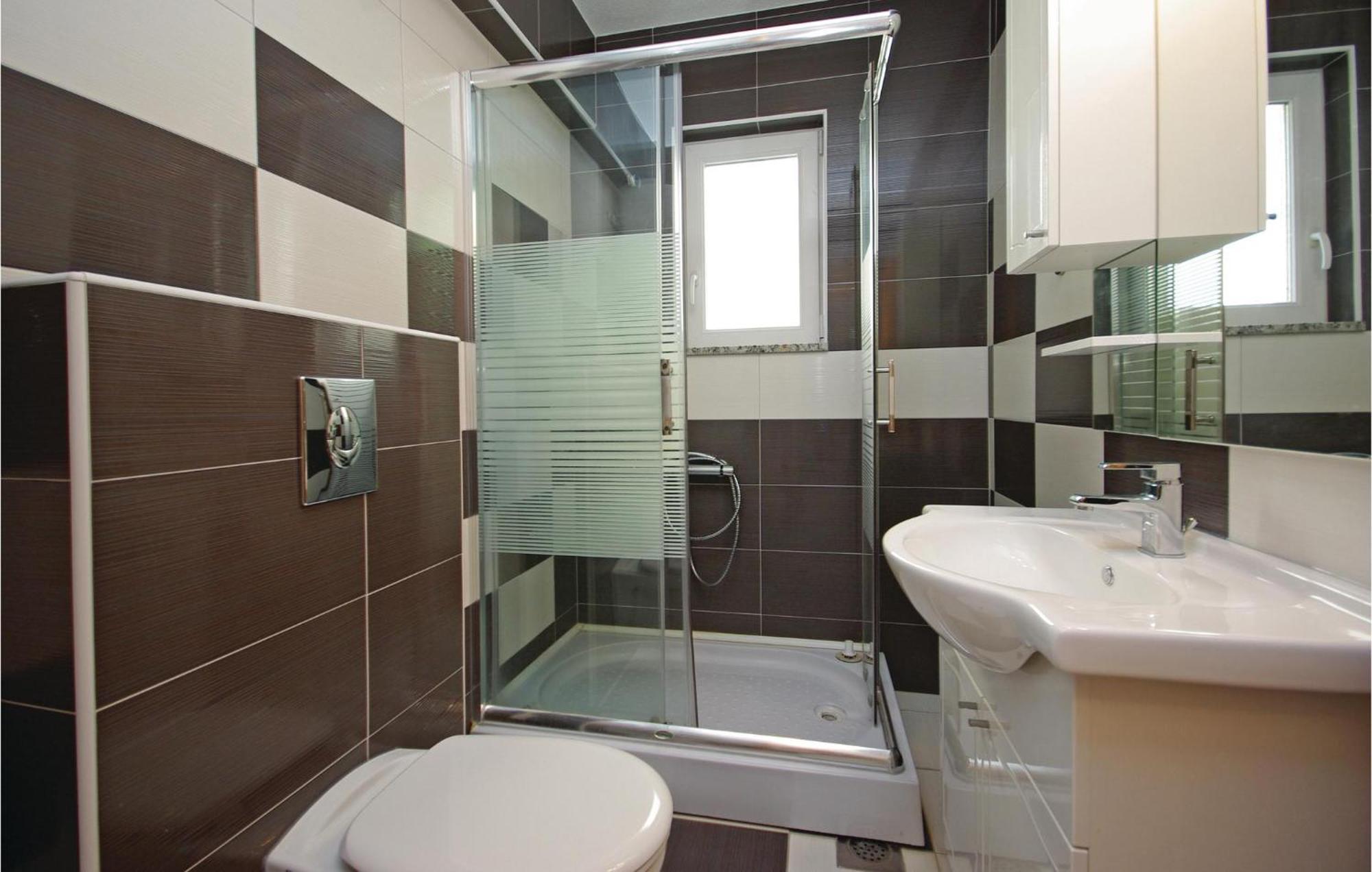 Gorgeous Apartment In Makarska With Wifi Exterior photo